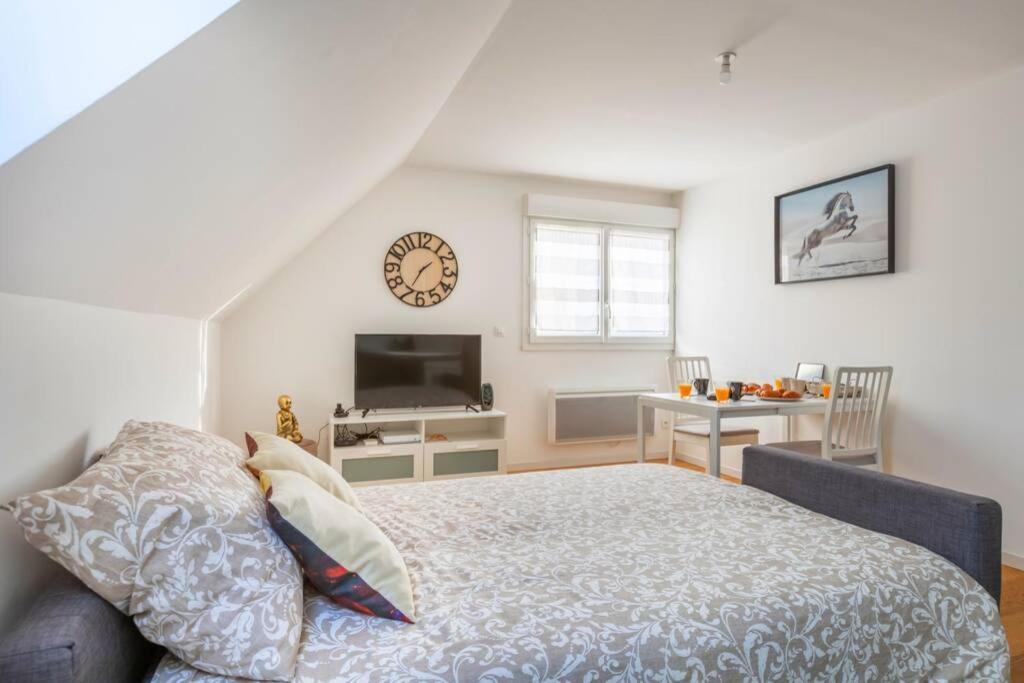 Grand Confort, Appartement Osny Экстерьер фото
