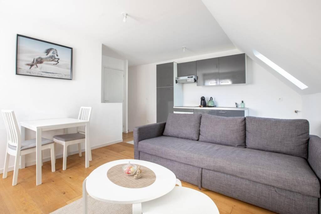 Grand Confort, Appartement Osny Экстерьер фото